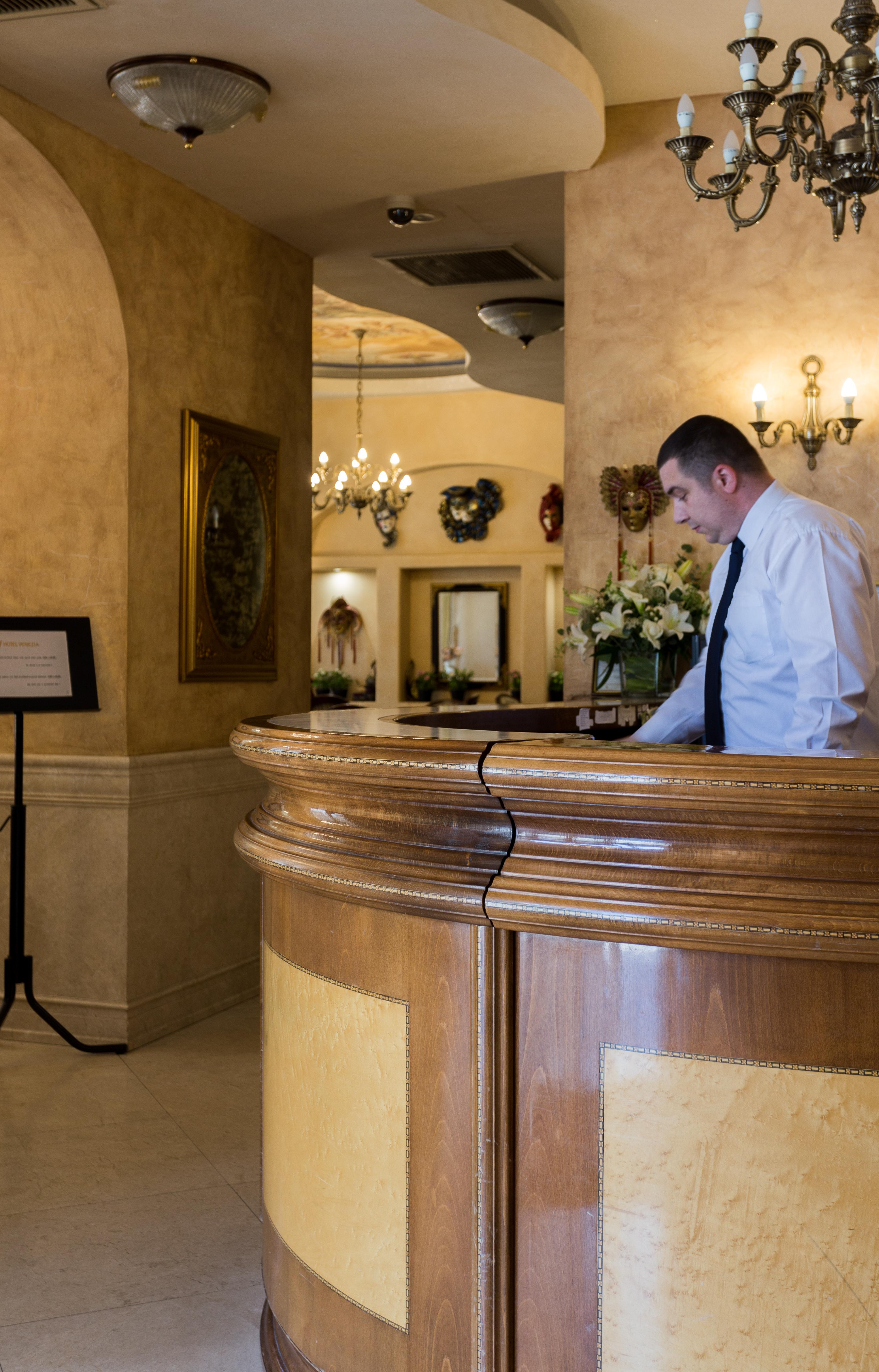 Hotel Venezia by Zeus International Bucarest Esterno foto