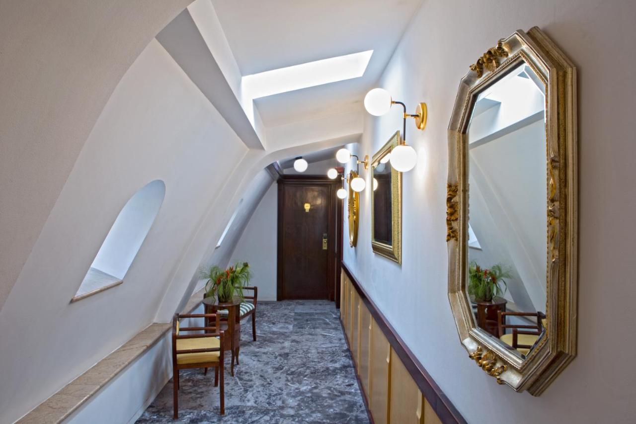 Hotel Venezia by Zeus International Bucarest Esterno foto