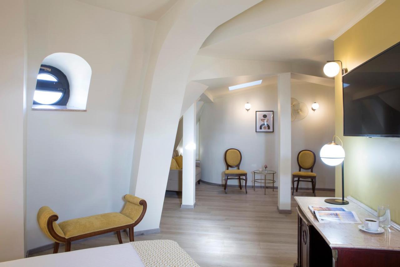 Hotel Venezia by Zeus International Bucarest Esterno foto