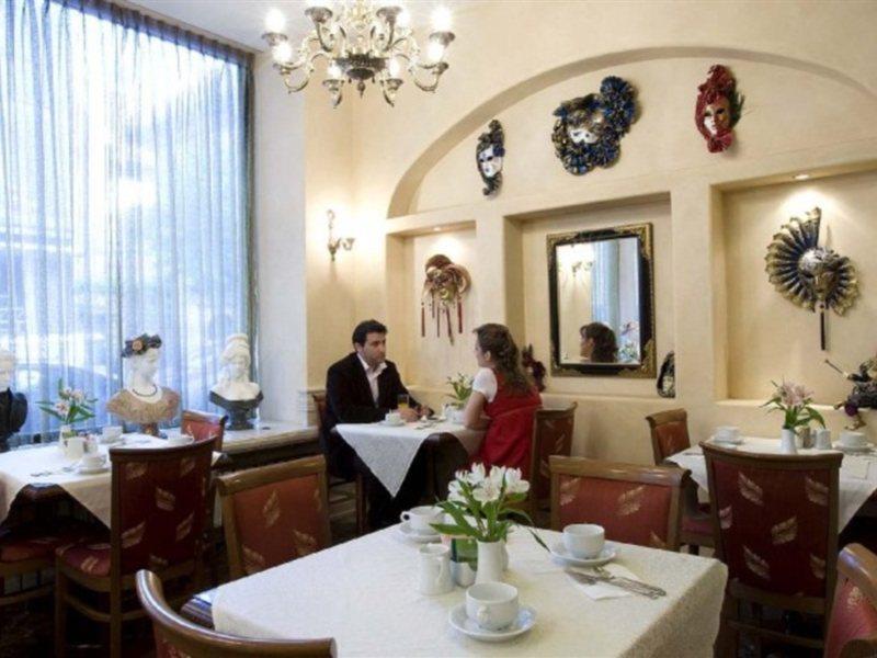 Hotel Venezia by Zeus International Bucarest Esterno foto
