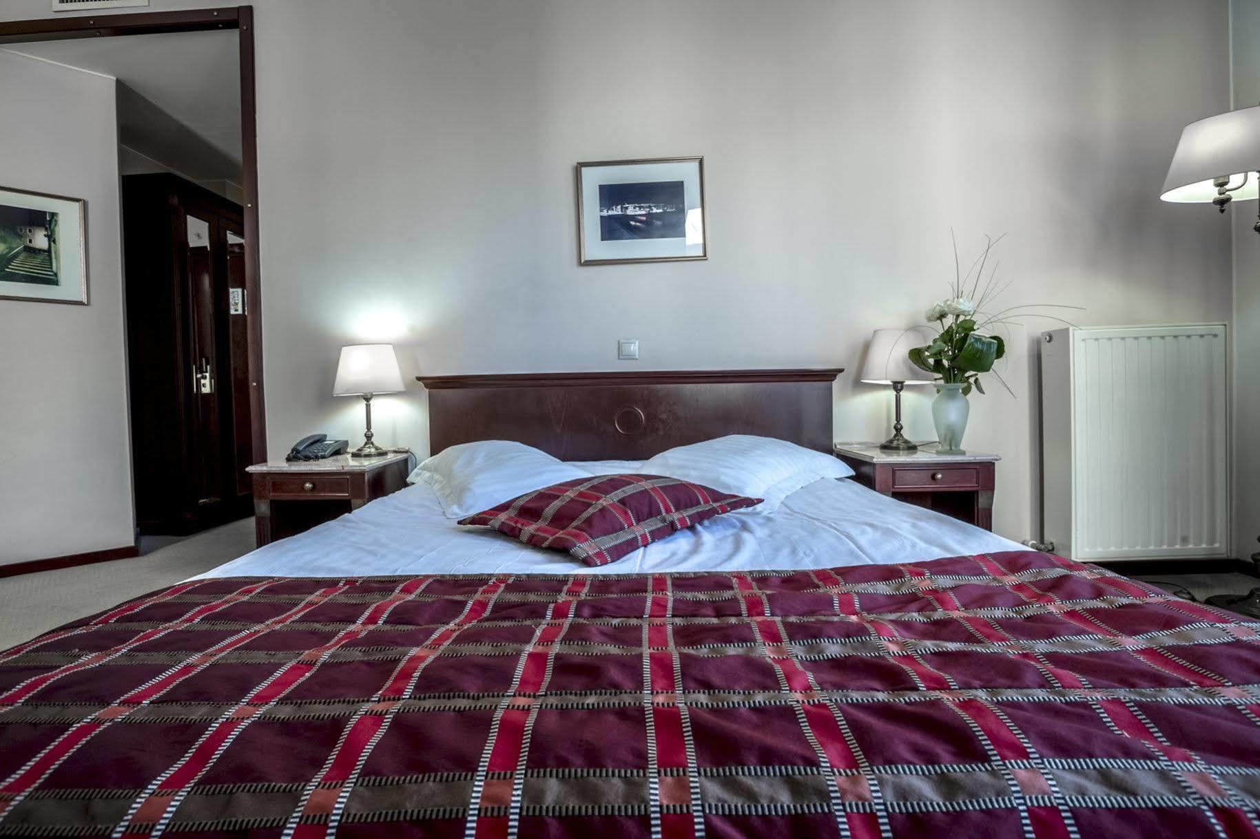 Hotel Venezia by Zeus International Bucarest Esterno foto